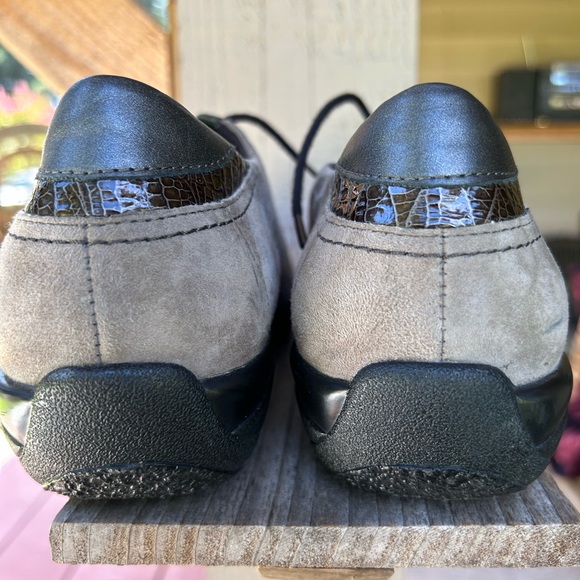 Sierra comfort shoes suede patent leather blended trim Sz 9 - Picture 4 of 5